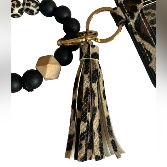 NEW Leopard Print Keychain Bracelet ID Photo Wallet Woman’s Accessories Purse - Picture 5 of 9